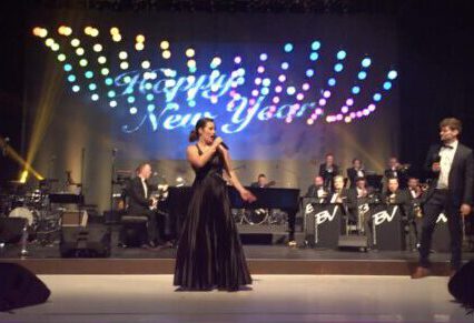 Sängerin Daniela Engelhardt beim Silvesterball im Kurhaus Baden Baden